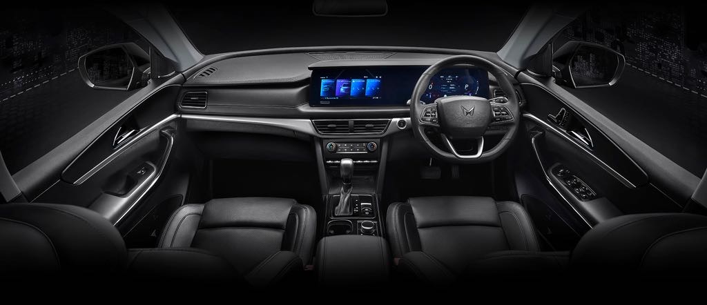 Mahindra XUV700 Ebony Edition Interior
