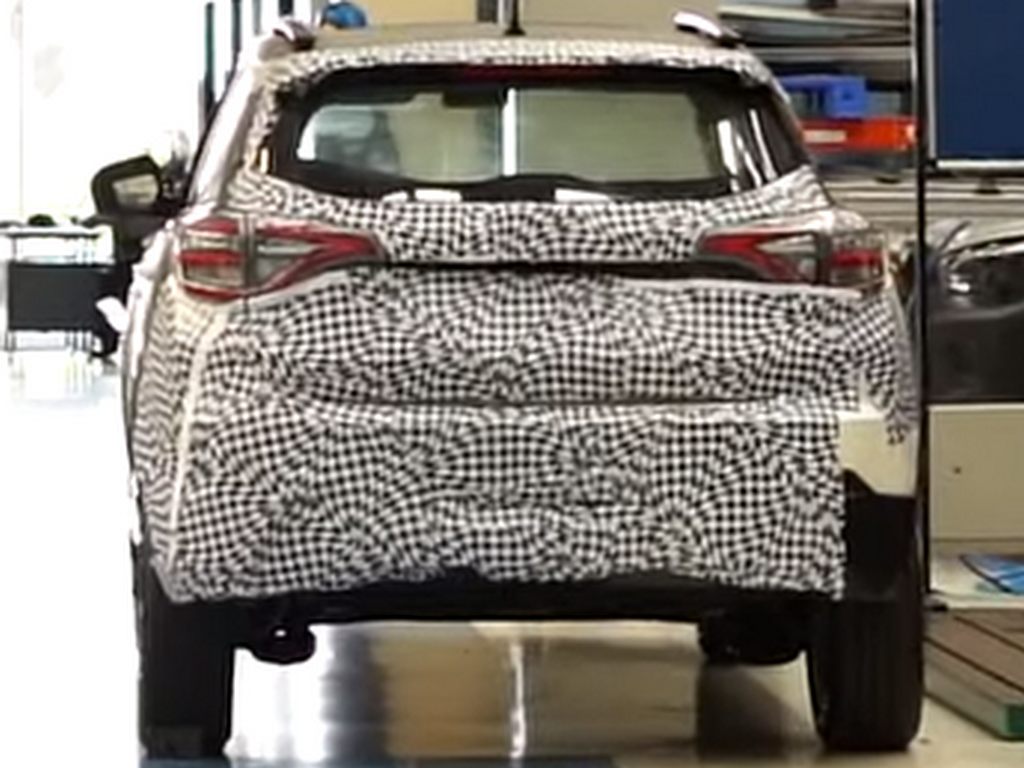 Mahindra eXUV300 EV Spotted
