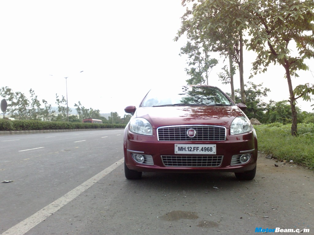 Maroon_Fiat_Linea