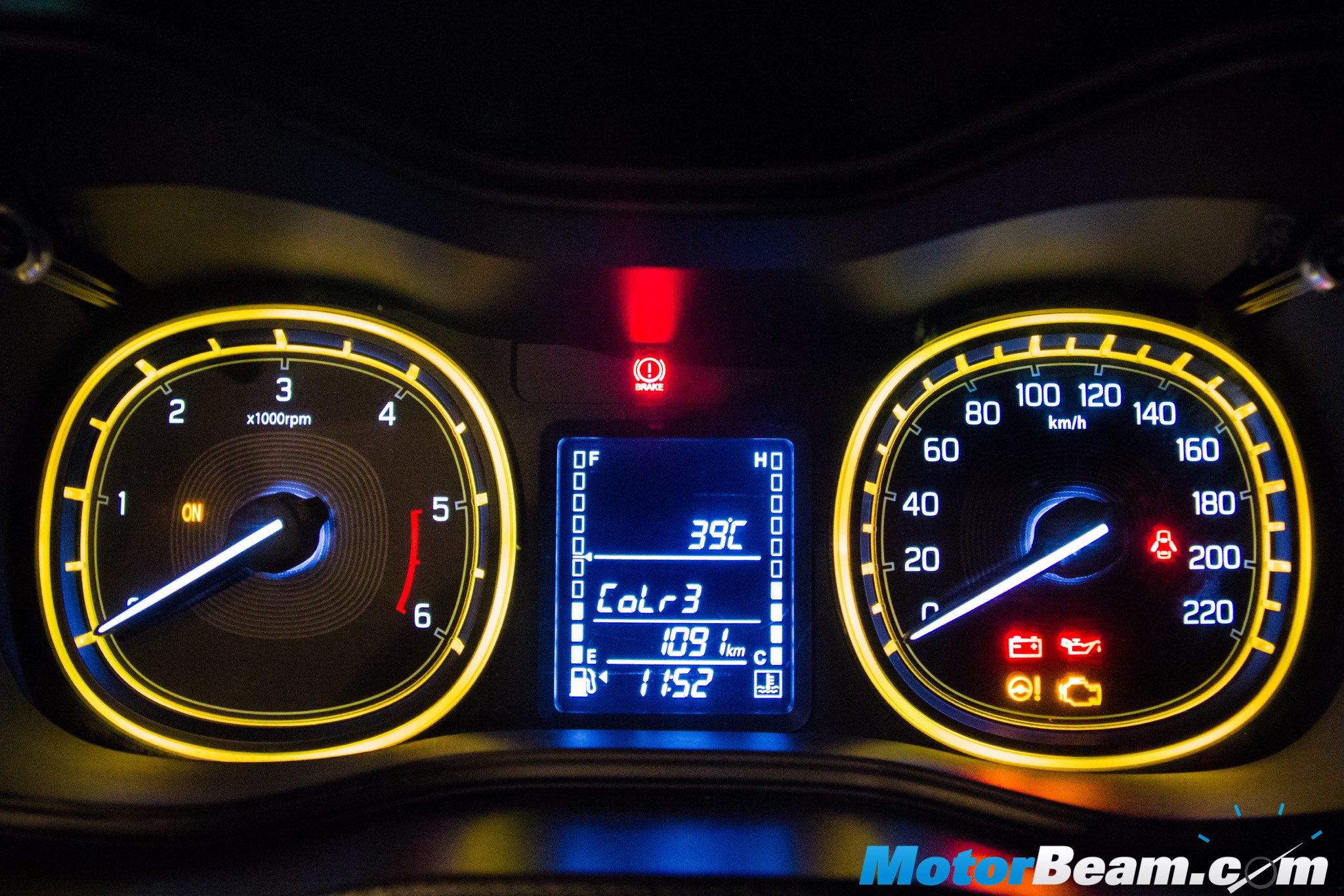 Maruti Vitara Brezza Instrument Cluster