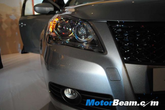 Maruti_Kizashi_Head_Lights