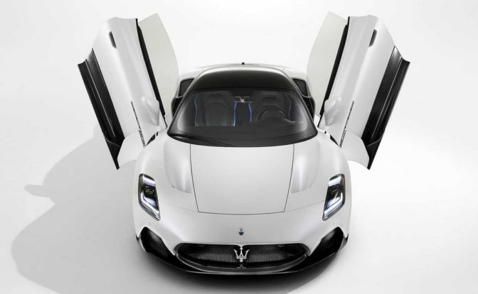 Maserati MC20 Front