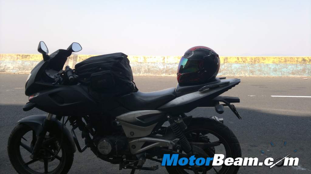 Matt_Black_Bajaj_Pulsar_220