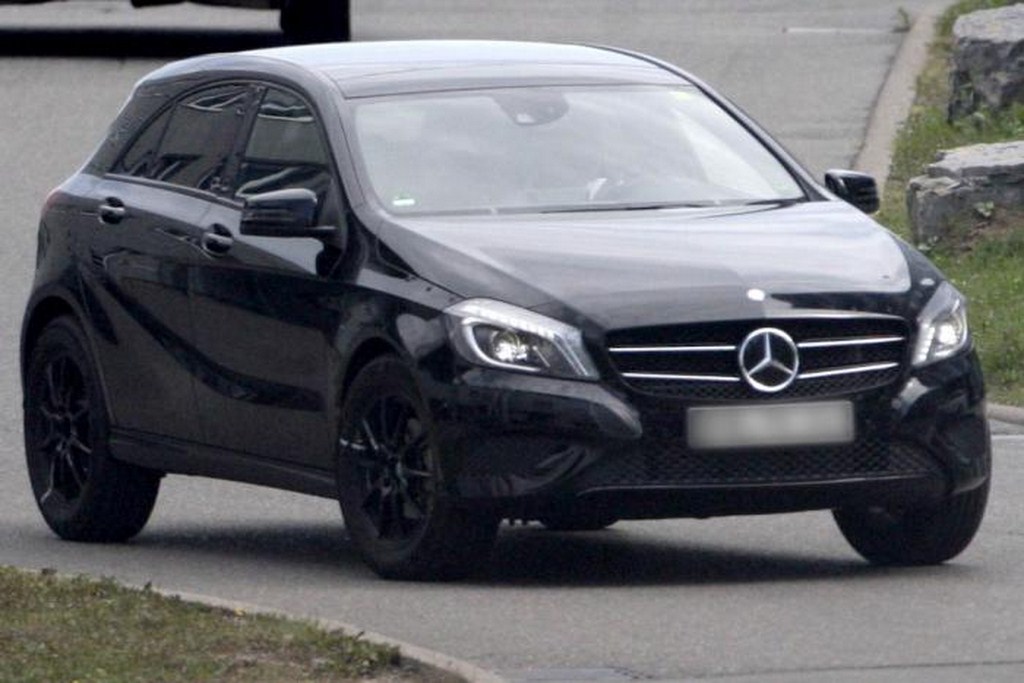 Mercedes Benz GLA spyshot 1