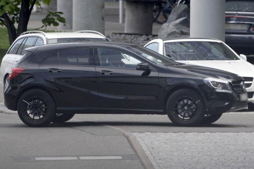 Mercedes Benz GLA spyshot 3