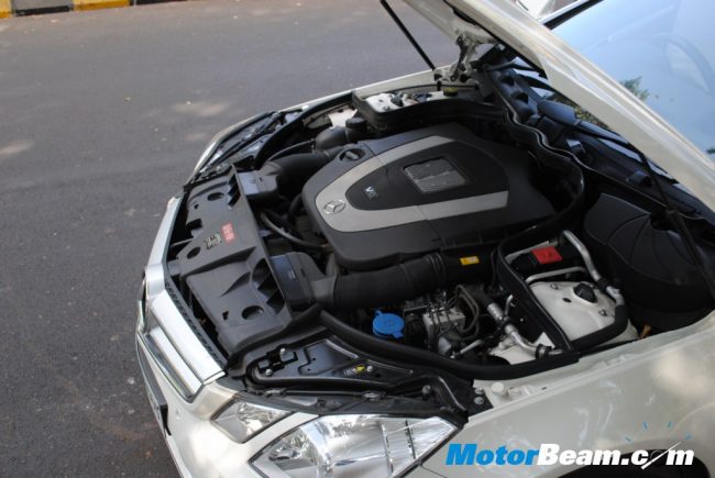 Mercedes-Benz_E350_Coupe_Engine