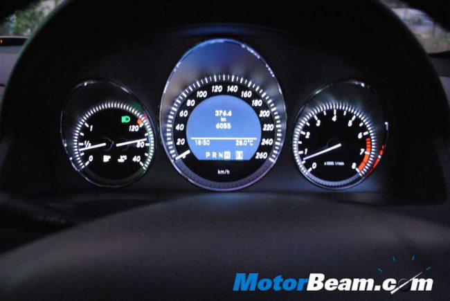 Mercedes_C200_CGI_Instrument_Cluster