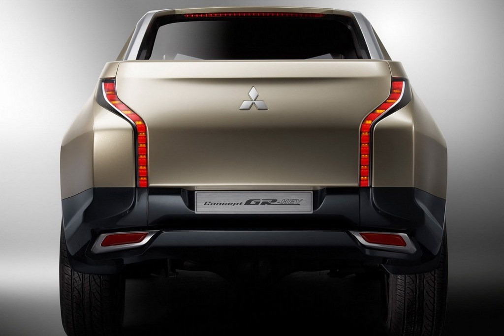 Mitsubishi Hybrid Pickup 3