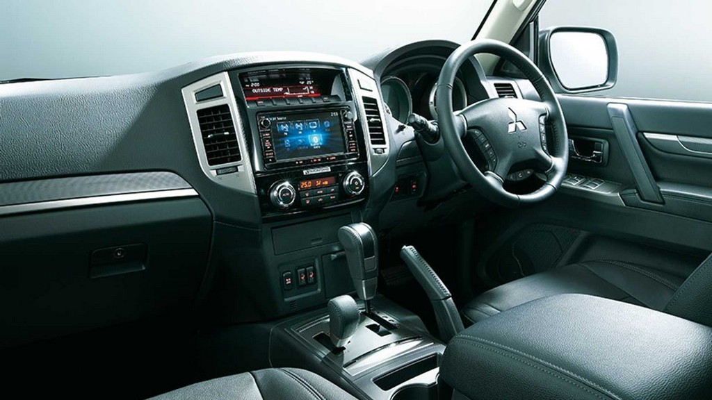 Mitsubishi Pajero Final Edition Interior