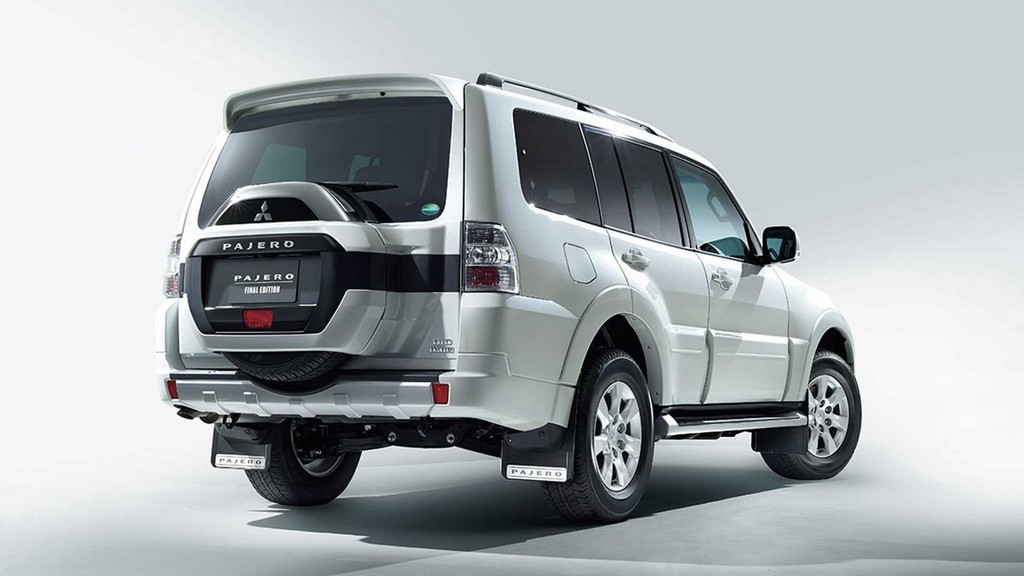 Mitsubishi Pajero Final Edition Rear