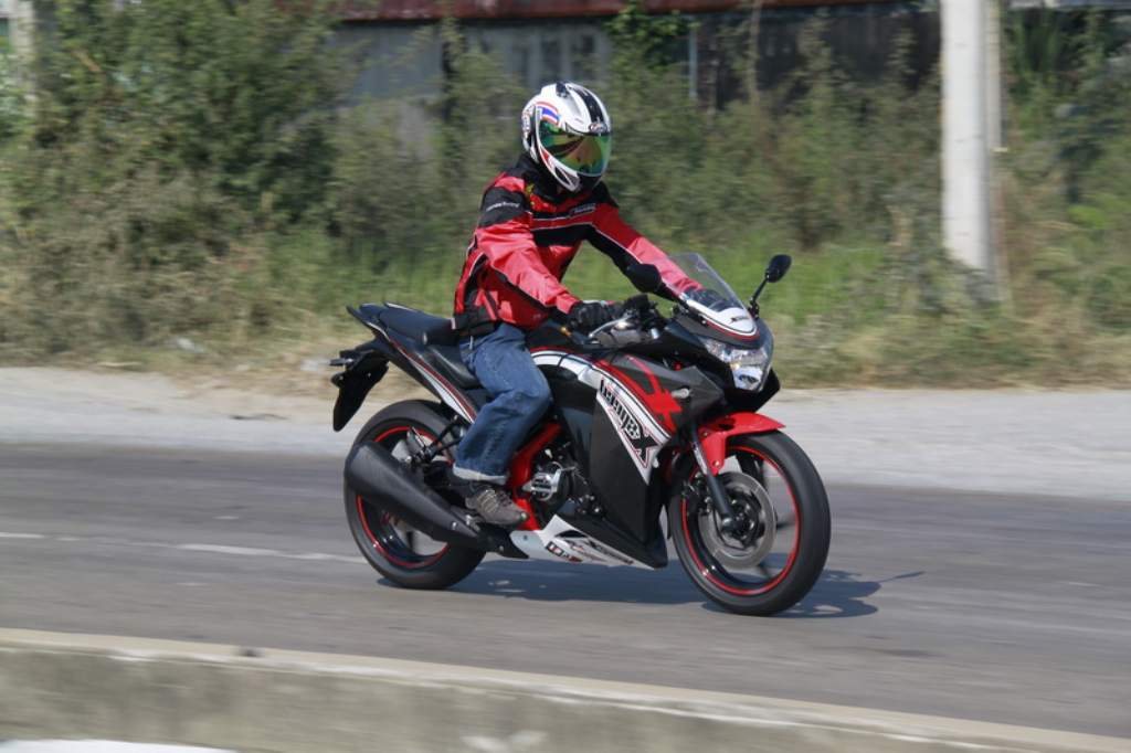 Modified_Black_Honda_CBR250R Modified_Black_Honda_CBR250R