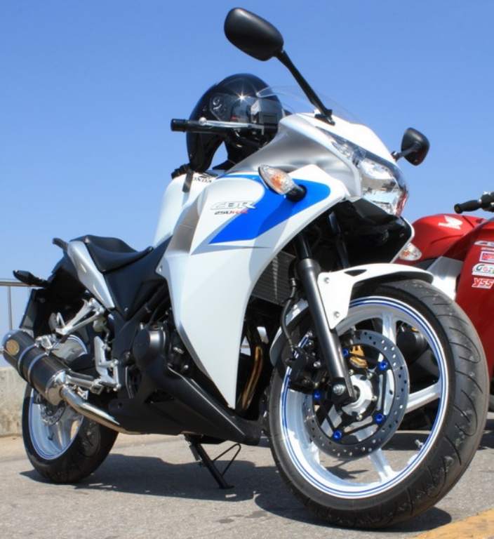 Modified_White_Honda_CBR250R Modified_White_Honda_CBR250R