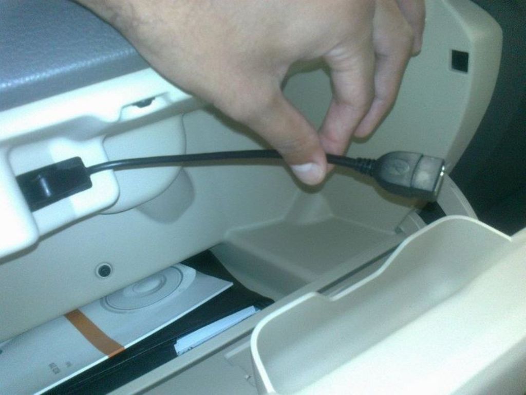 New_Volkswagen_Vento_Highline_USB_Cable