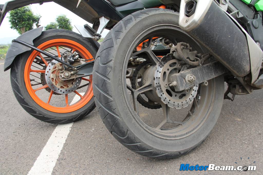 Ninja-300 vs Duke 390 Brakes