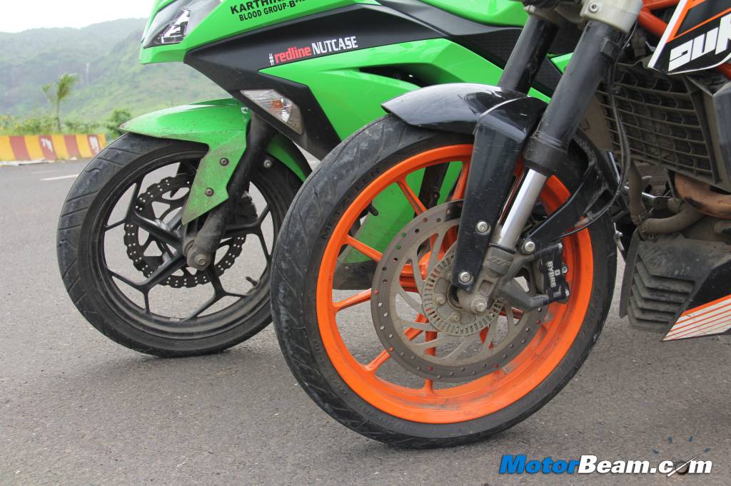 Ninja-300 v Duke 390 Handling