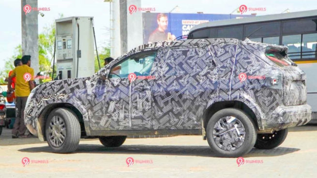 Nissan C-segment SUV rear