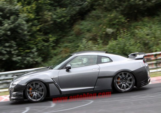 Nissan GT-R Side