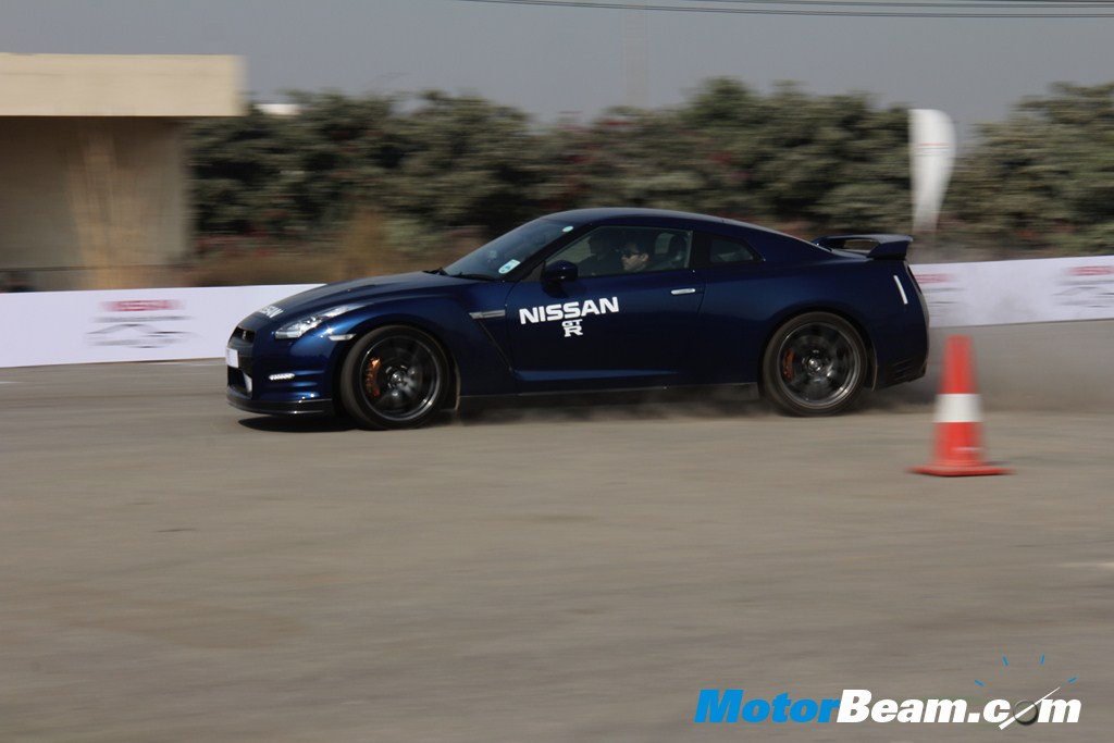 Nissan_GT-R_On_The_Move