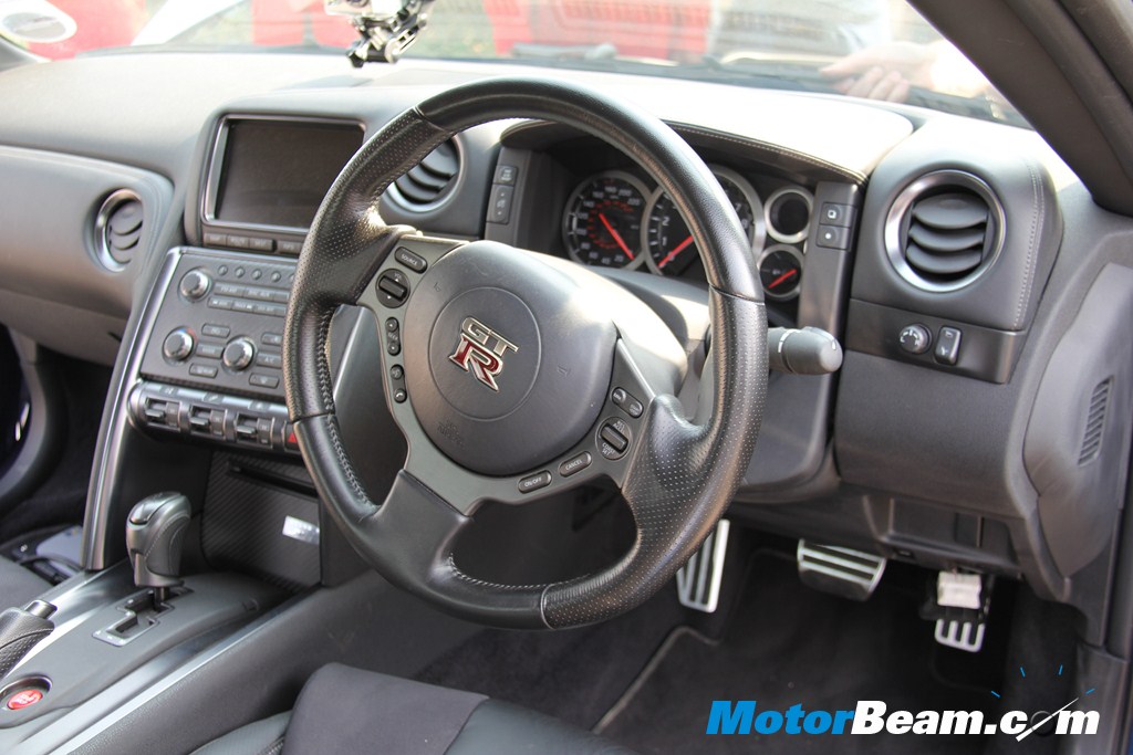 Nissan_GT-R_Steering Nissan GT_R - Steering