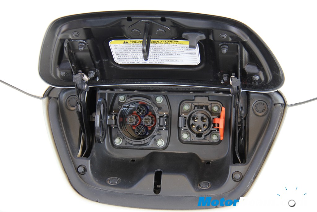 Nissan_LEAF_Charging_Bay Nissan LEAF - Charging Bay