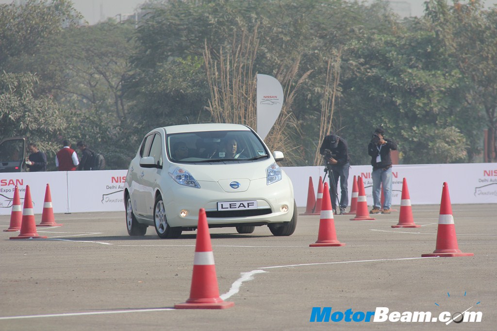 Nissan_LEAF_On_The_Move