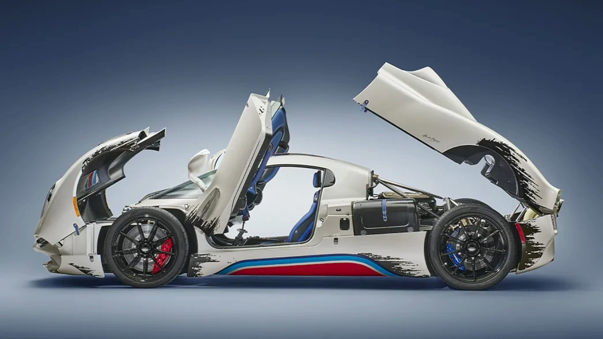Pagani Utopia Coyote side