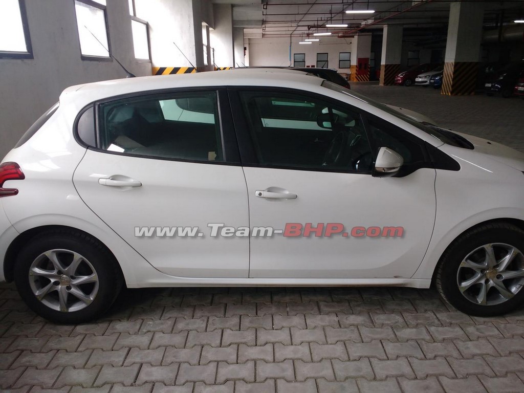 Peugeot 208 Side Profile