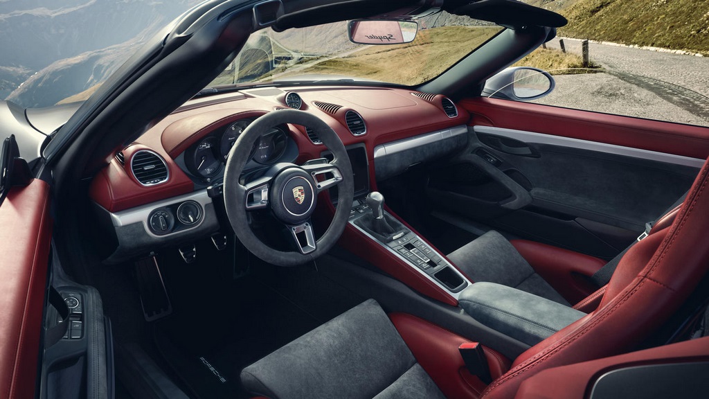 Porsche 718 Sypder Dashboard