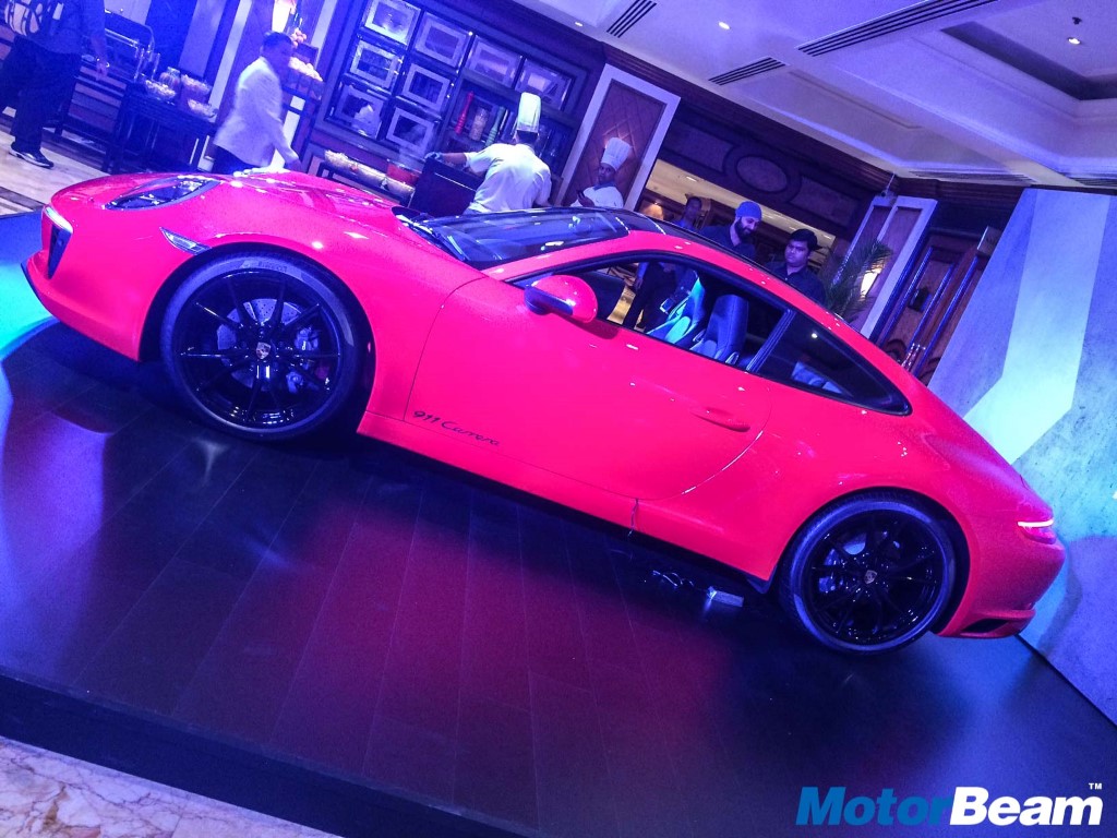 Porsche 911 Launch Side