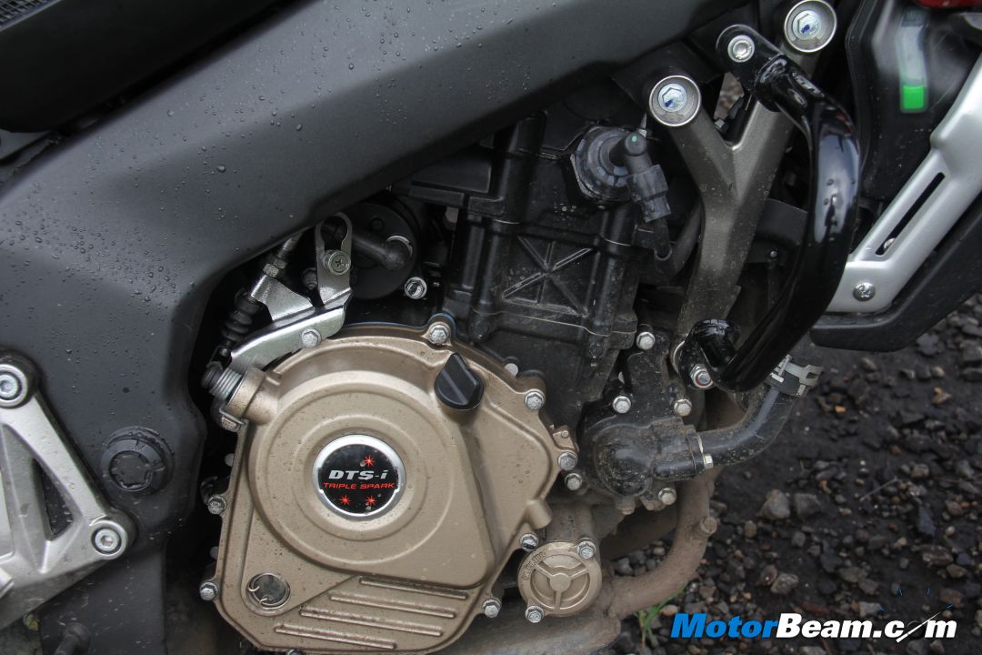 Pulsar 200 NS Triple Spark Engine