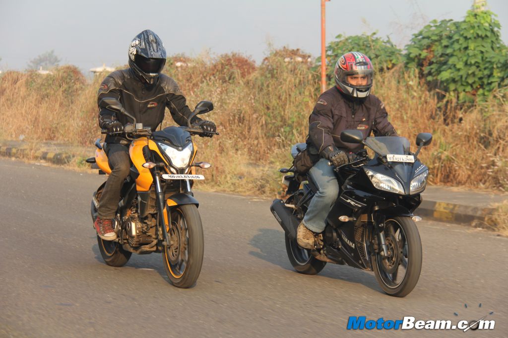Pulsar 200 NS vs Yamaha R15 Pulsar 200 NS vs Yamaha R15