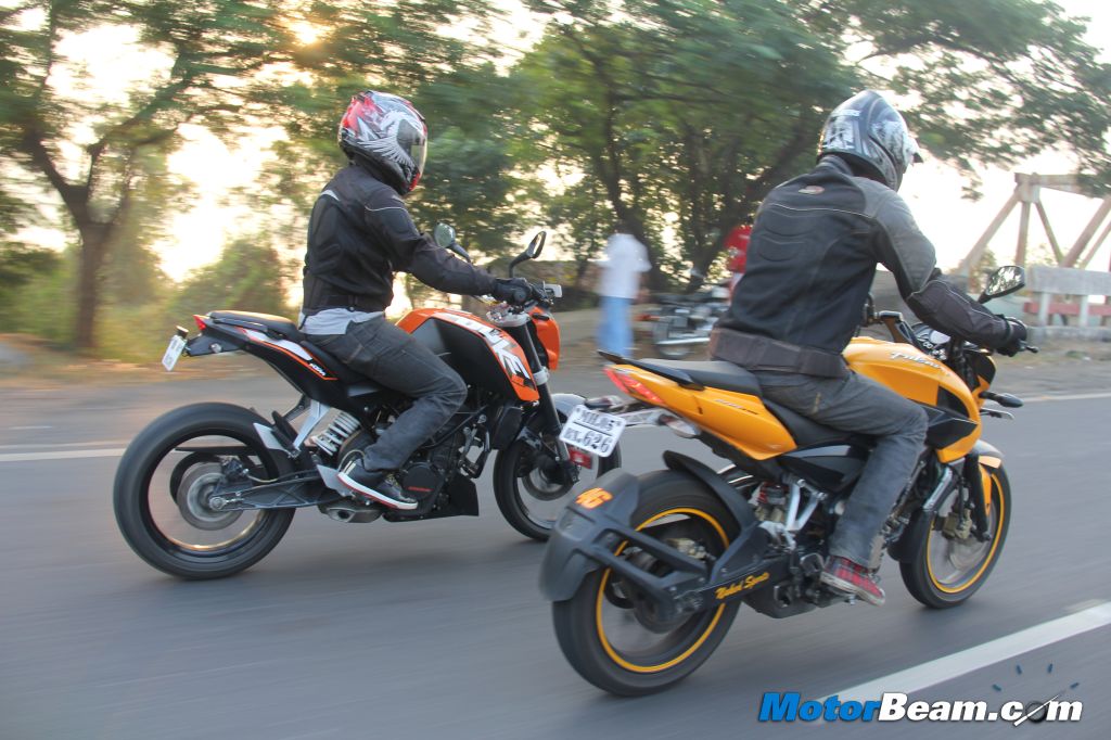 Pulsar 200NS vs Duke 200 Comparison Pulsar 200NS vs Duke 200 Comparison