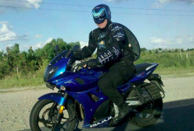 Pulsar 220 Superhero