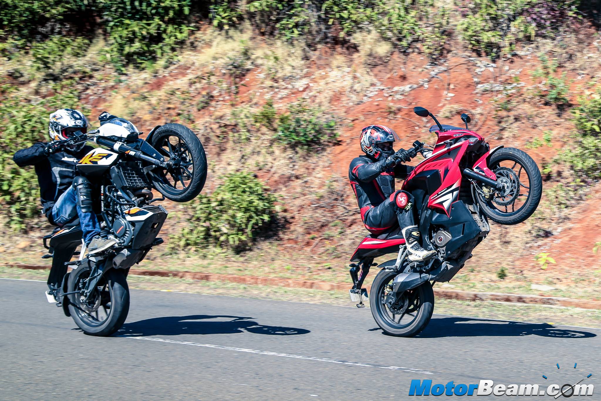 Pulsar RS 200 vs KTM Duke 200