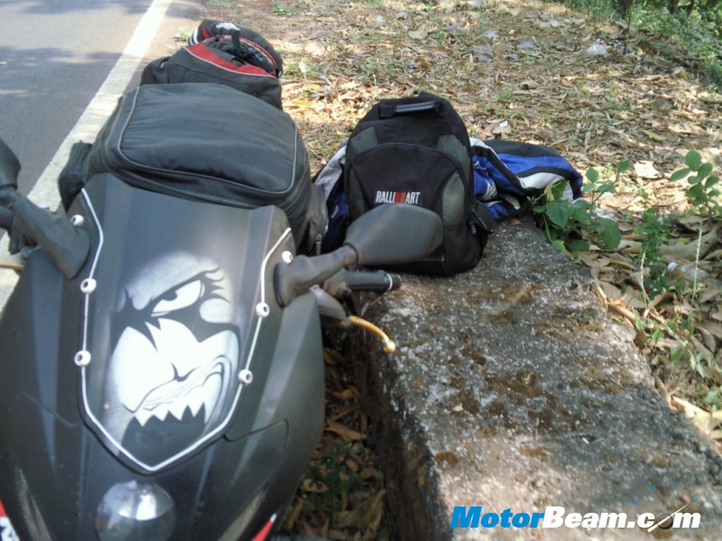 Pulsar_220_White_Graphic