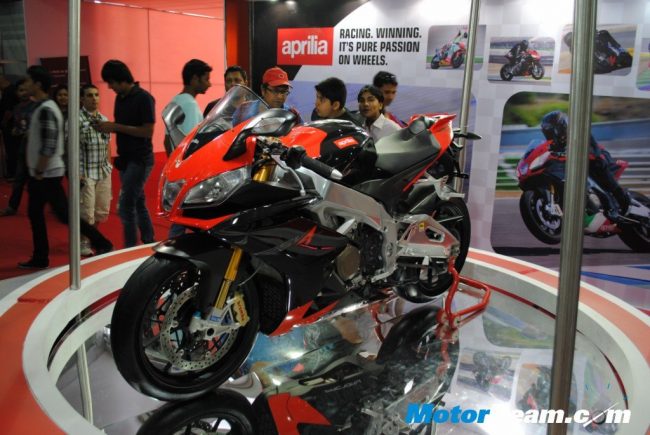 Red Aprilia RSV4 Factory