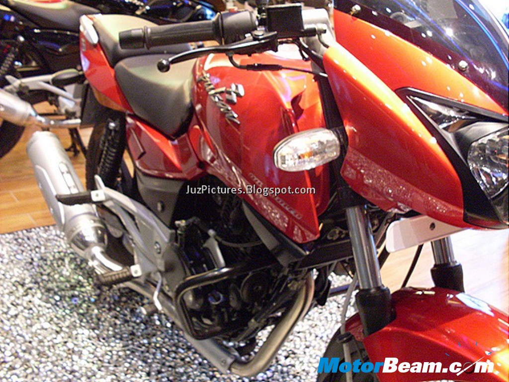 Red_Bajaj_Pulsar_220S