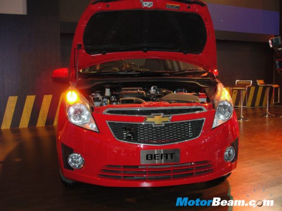 Red_Chevrolet_Beat_Front