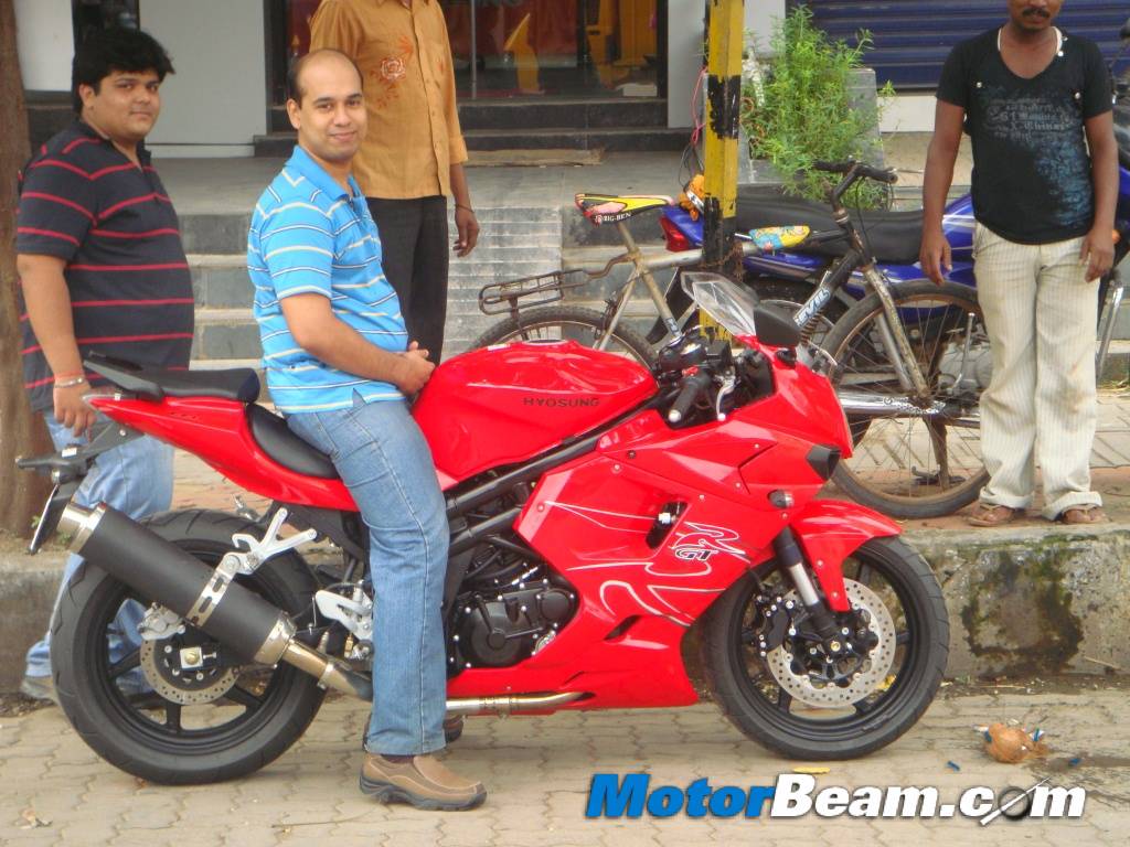 Red Hyosung GT650R Review Red Hyosung GT650R Review