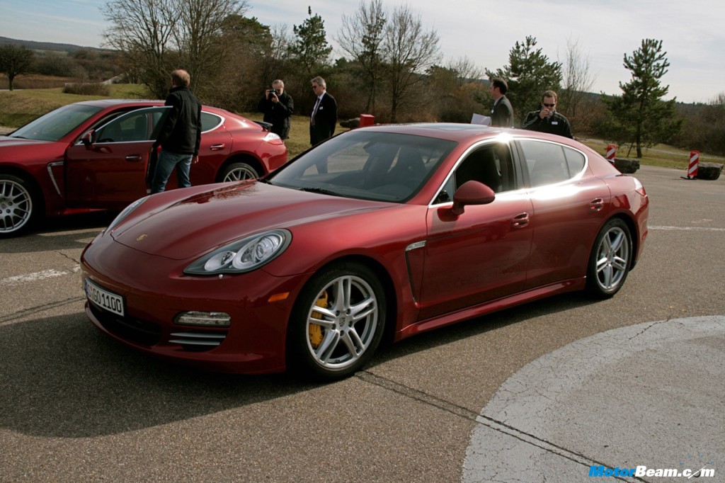 Red_Porsche_Panamera_India Red_Porsche_Panamera_India