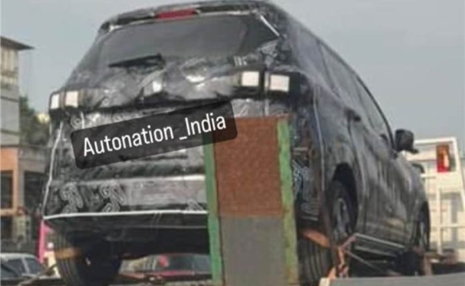Renault Triber Facelift Spotted