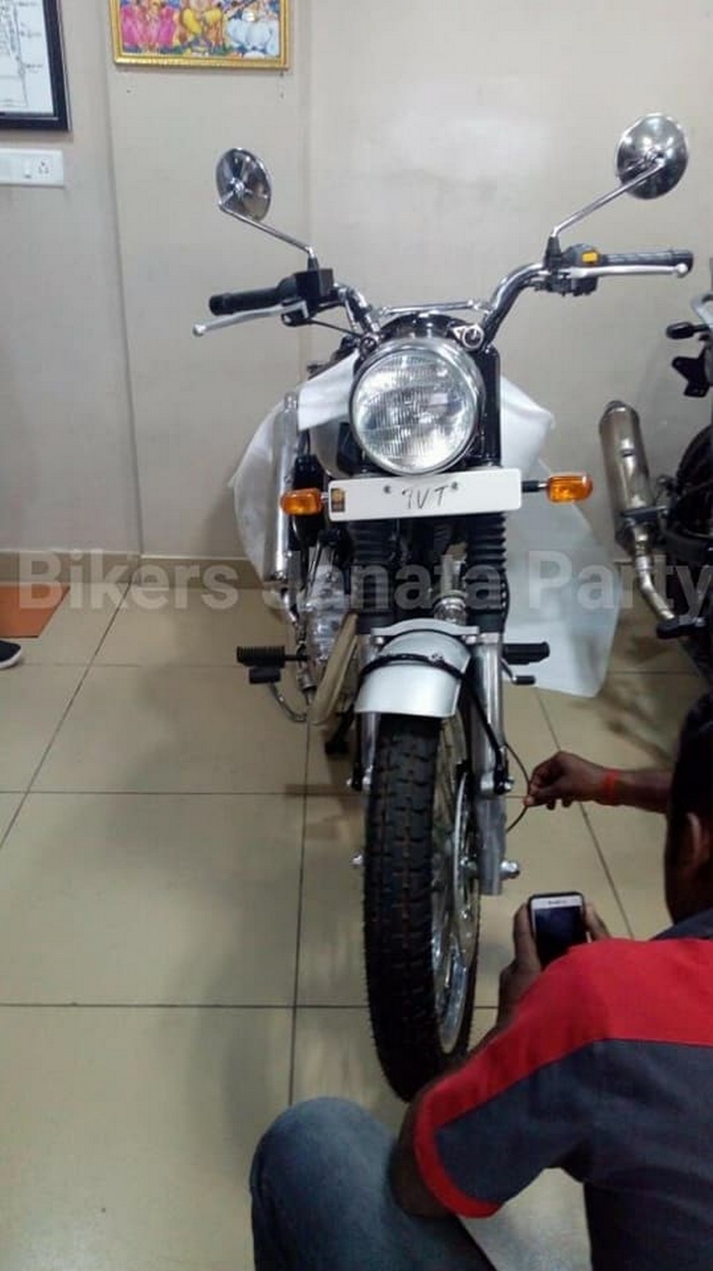 Royal Enfield Classic 500 Scrambler Spyshot Front