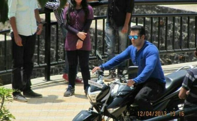 Salman Khan Suzuki GW250