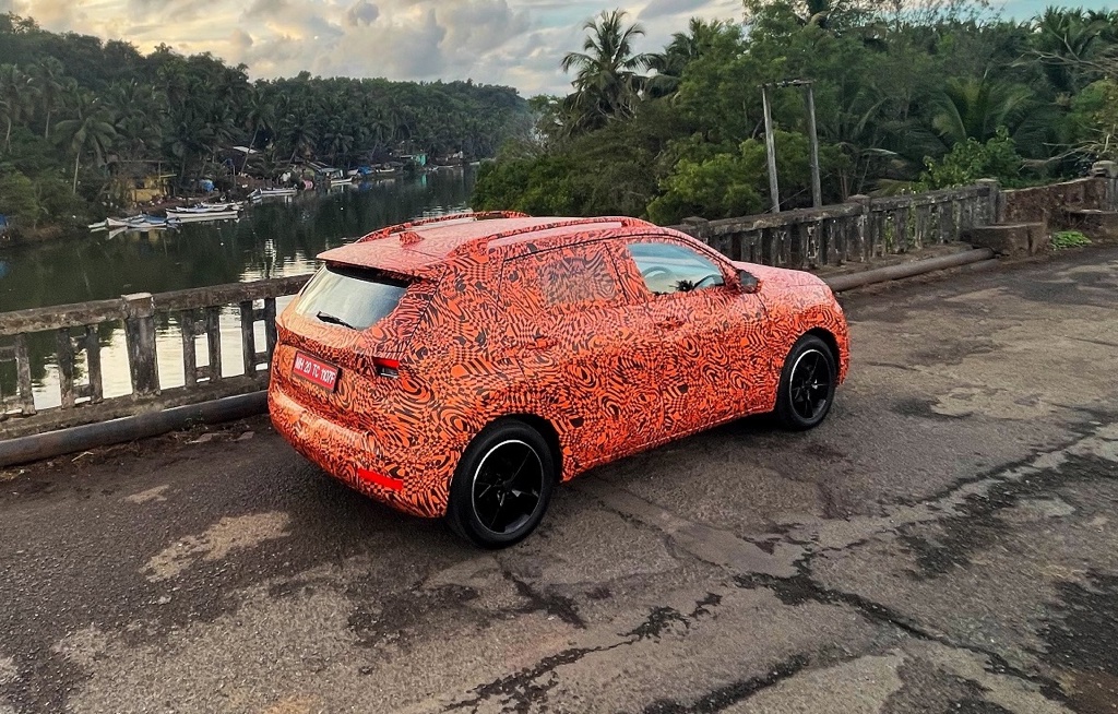 Rear profile of the compact SUV