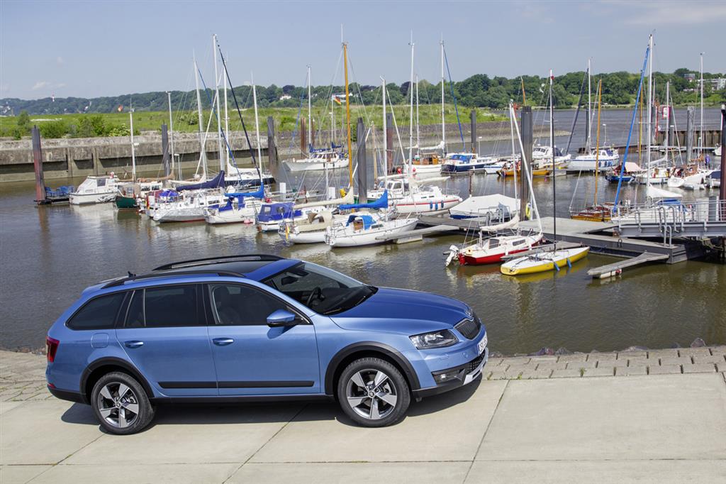 Skoda Octavia Scout Side