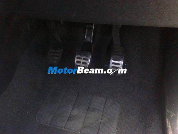 Skoda_Fabia_Scout_Pedals