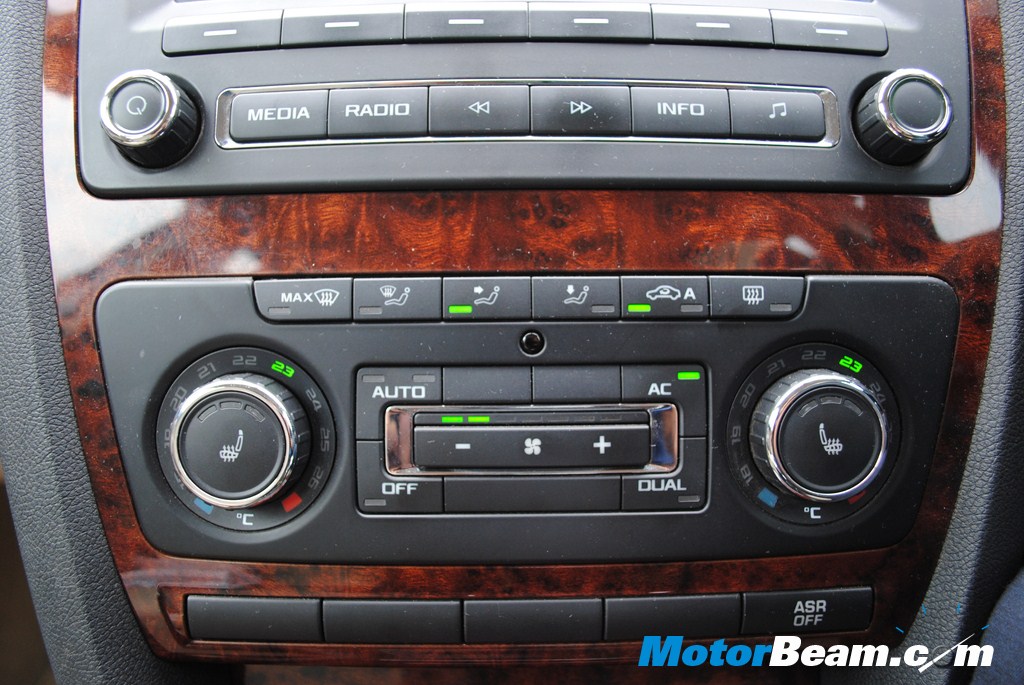 Skoda_Laura_DSG_AT_Test_Drive_Review (21) Sokda Laura AT - Climate Control
