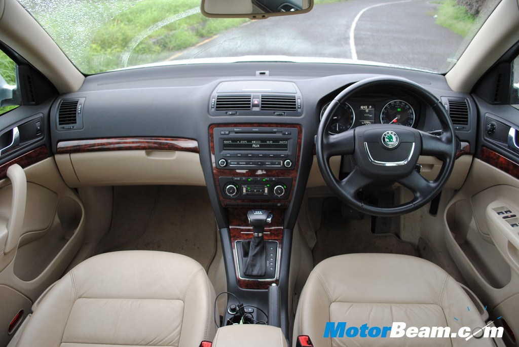 Skoda_Laura_DSG_AT_Test_Drive_Review (247) Skoda Laura - Interiors