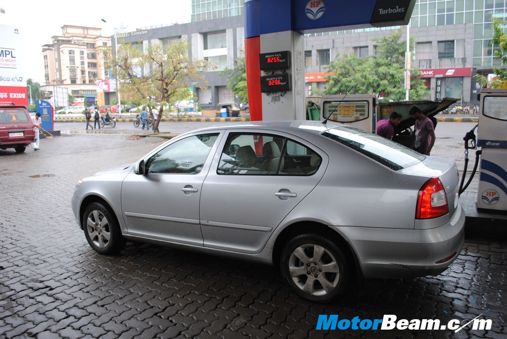 Skoda_Laura_DSG_Long_Term_Review (198) Fueling Up