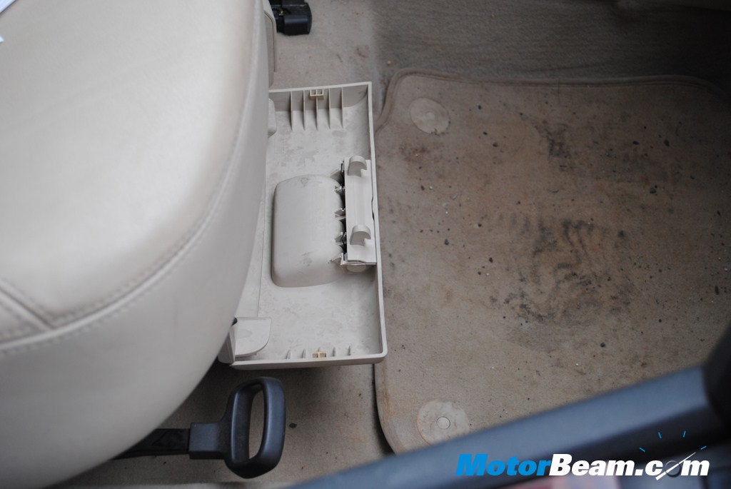 Skoda_Laura_DSG_Long_Term_Review (21) Front Seat Storage
